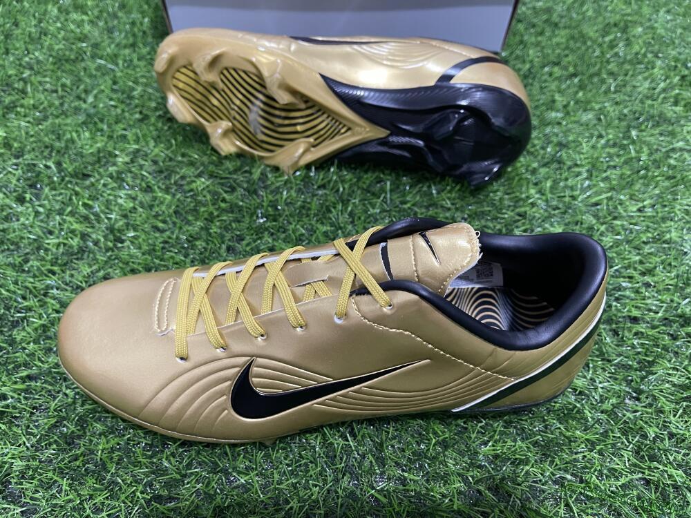 Ronaldo x Nike R9 Mercurial Vapor 3 FG Low-Tops Soccer Cleats - Gold/Black 1