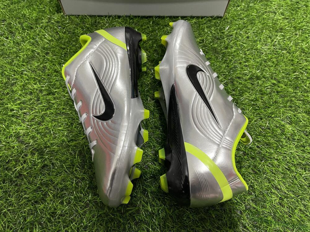Ronaldo X Nike R9 Mercurial Vapor 3 FG Low-Tops Soccer Cleats - Silver/Black/Yellow 1