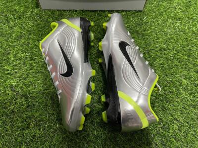 Ronaldo X Nike R9 Mercurial Vapor 3 FG Low-Tops Soccer Cleats - Silver/Black/Yellow
