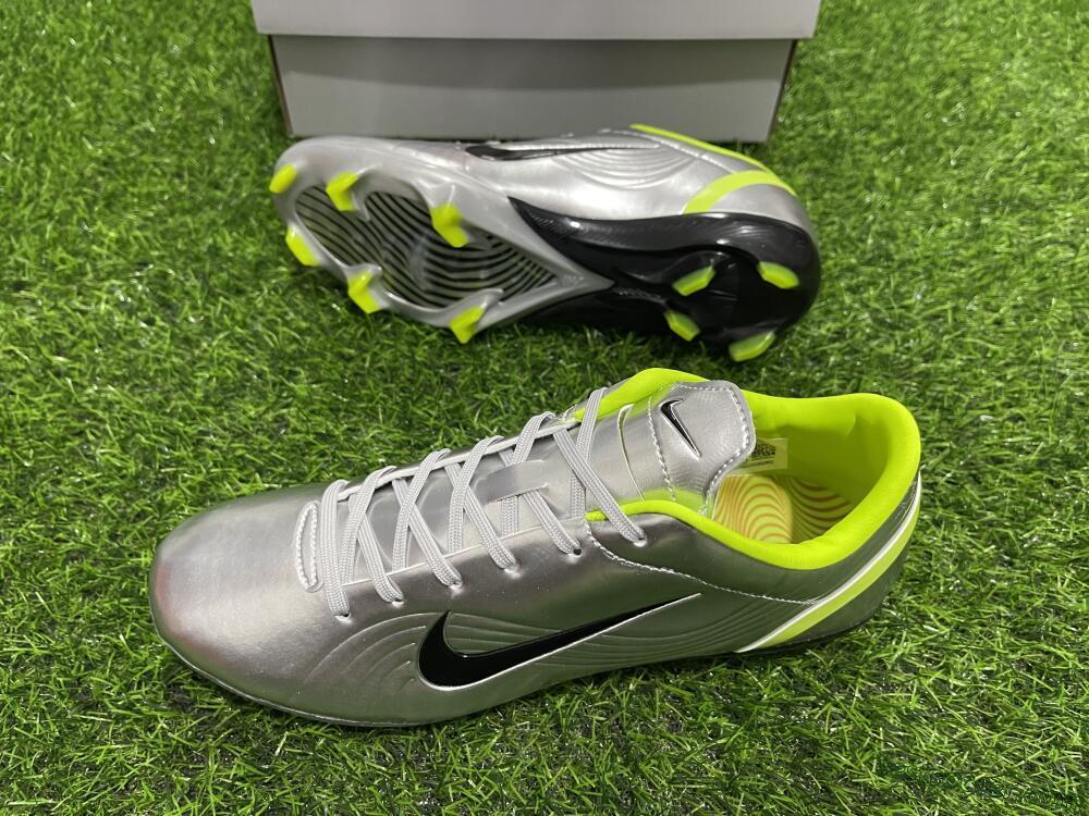 Ronaldo X Nike R9 Mercurial Vapor 3 FG Low-Tops Soccer Cleats - Silver/Black/Yellow 3