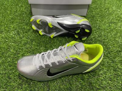 Ronaldo X Nike R9 Mercurial Vapor 3 FG Low-Tops Soccer Cleats - Silver/Black/Yellow