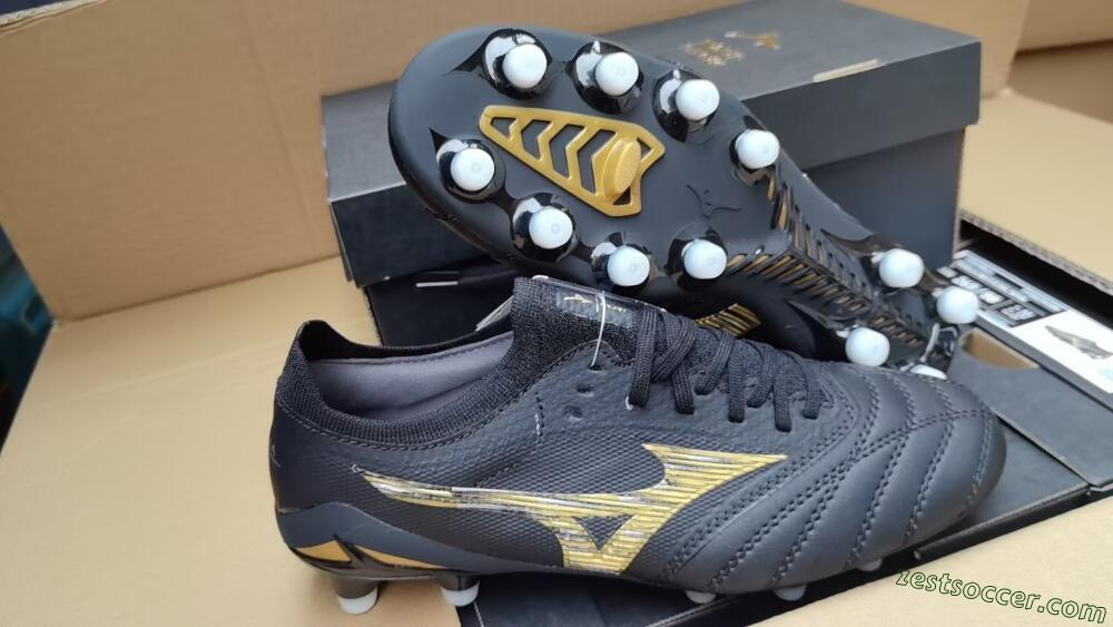 Mizuno Morelia Neo 3 FG Low-Tops Soccer Cleats - Black/Gold