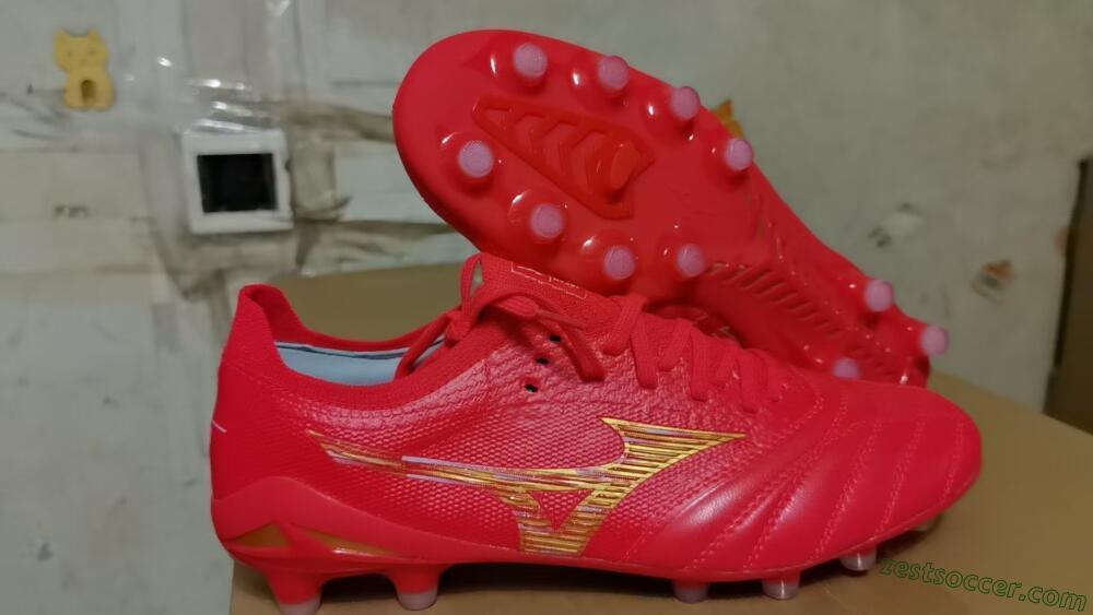 Mizuno Morelia Neo 4 FG Low-Tops Soccer Cleats - Red/Gold