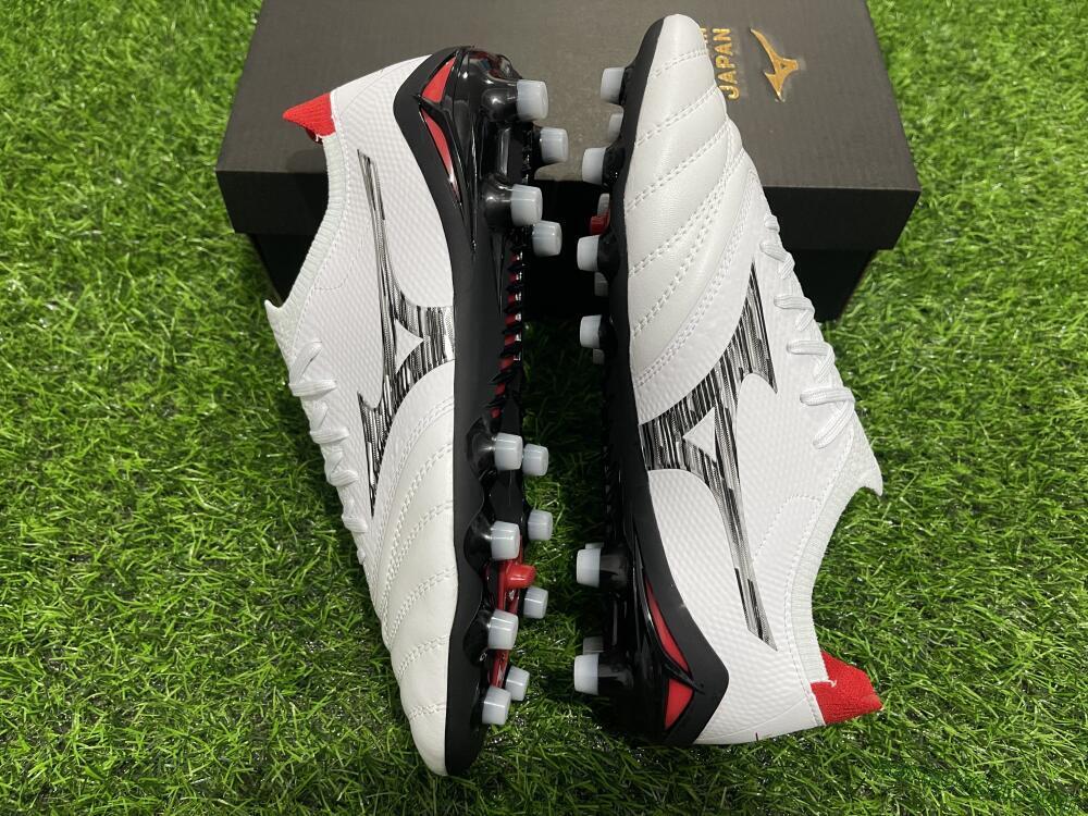 Mizuno Morelia Neo 4 FG Low-Tops Soccer Cleats - White/Black/Red