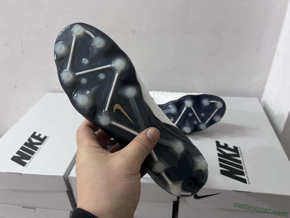 Nike Phantom Luna Elite AG High-Tops Soccer Cleats - White/Black/Gold