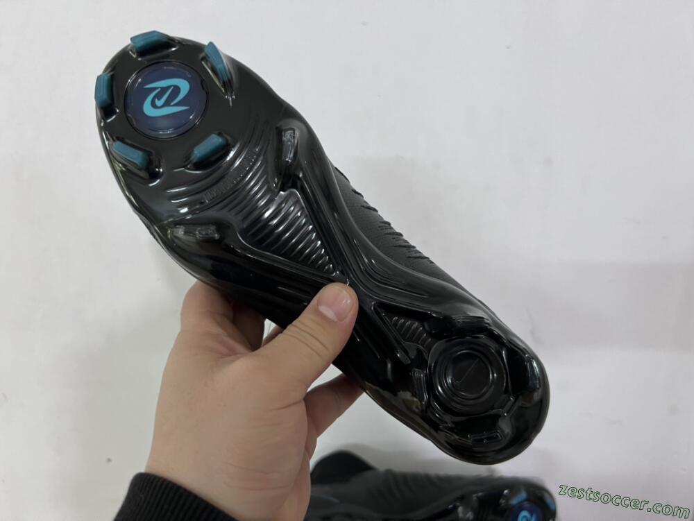 Nike Phantom Luna Elite NU FG High-Tops Soccer Cleats - Black/Blue