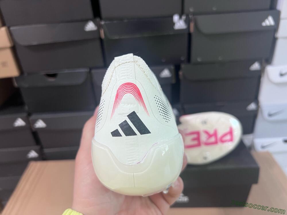 Adidas Predator Elite Laceless FG Low-Tops Soccer Cleats - Beige/Red/Black