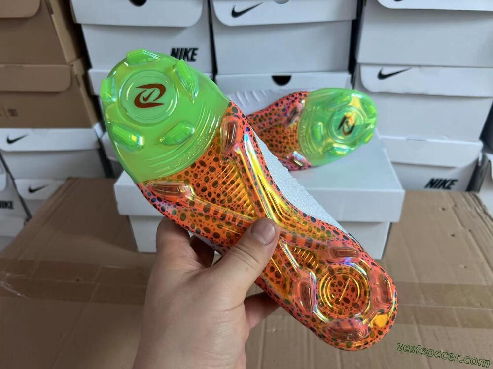 Nike Phantom Luna Elite NU FG High-Tops Soccer Cleats - White/Black/Orange