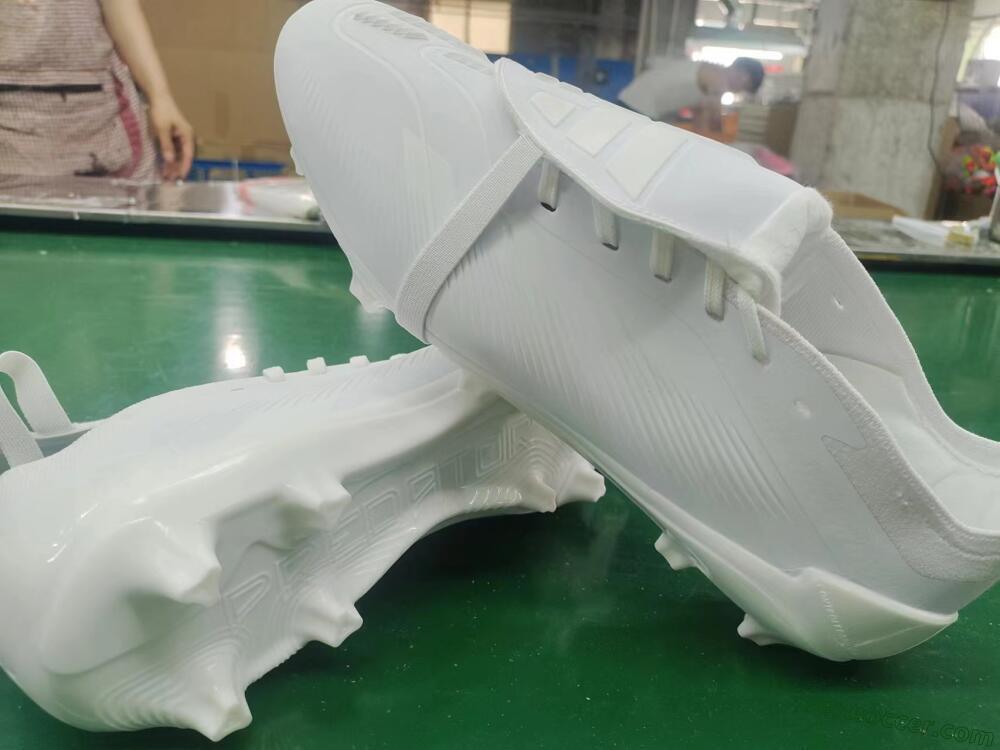Adidas Predator Elite Foldover Tongue FG Low-Tops Soccer Cleats - White/Beige