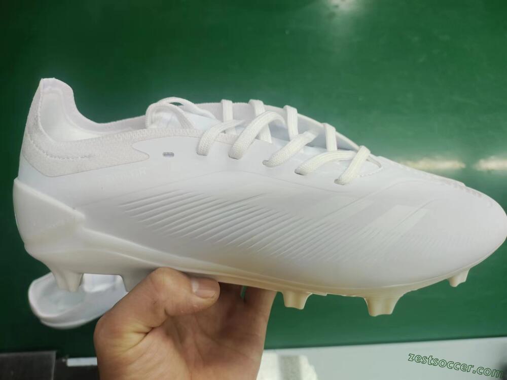 Adidas Predator Accuracy.1 FG Low-Tops Soccer Cleats - White/Beige