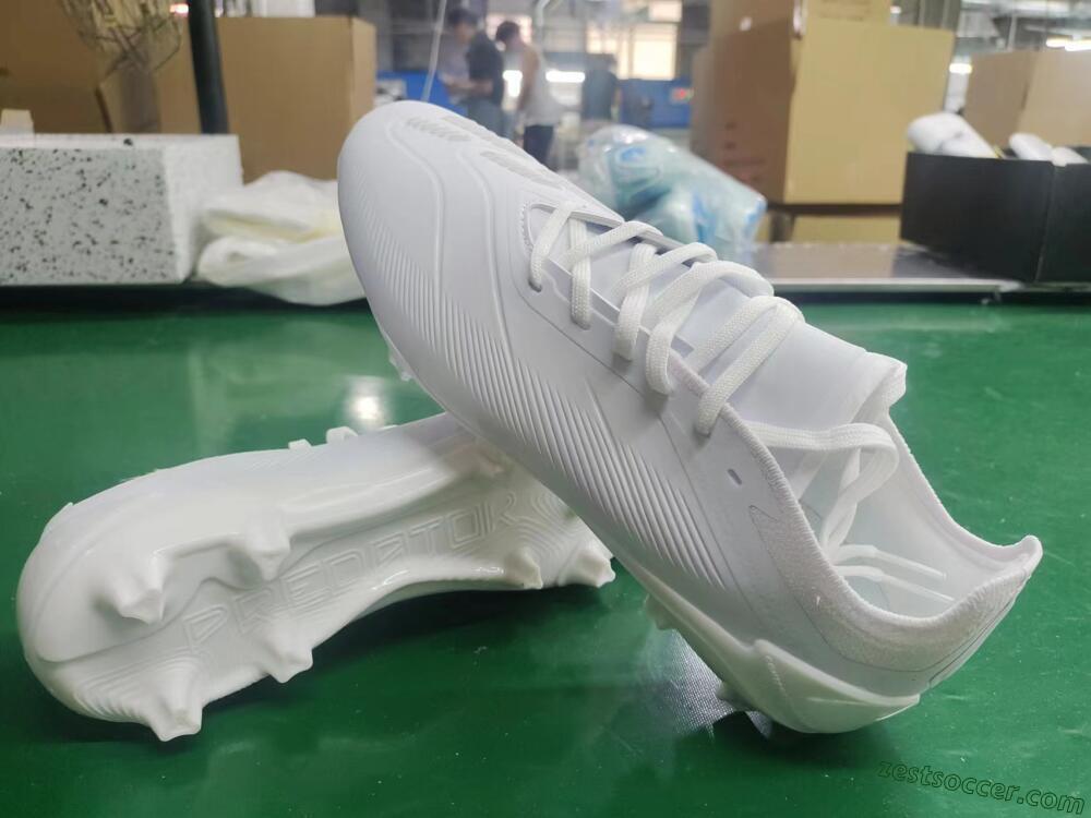 Adidas Predator Accuracy.1 FG Low-Tops Soccer Cleats - White/Beige