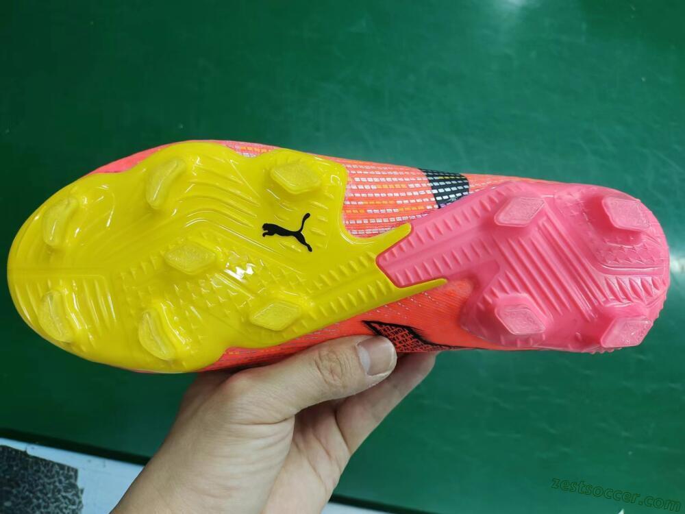 Puma Future Ultimate FG Low-Tops Soccer Cleats - Pink/Black/Yellow
