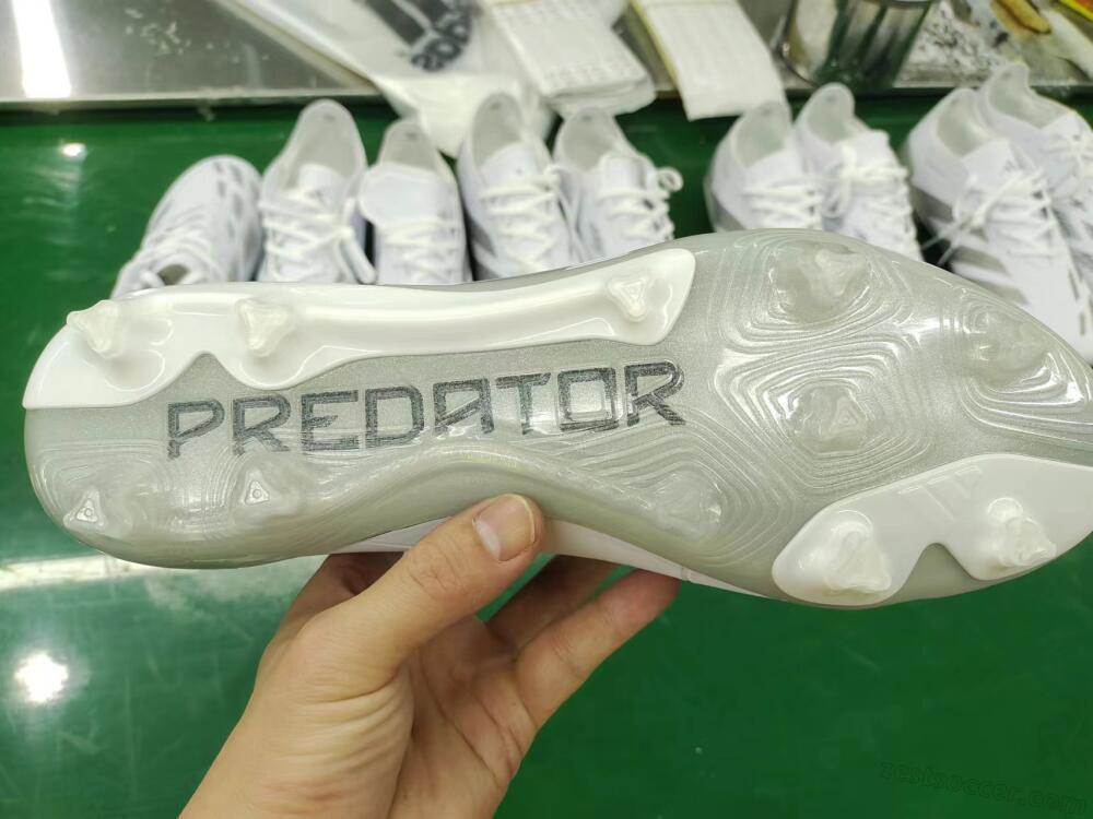 Adidas Predator Accuracy.1 FG Low-Tops Soccer Cleats - White/Silver/Grey