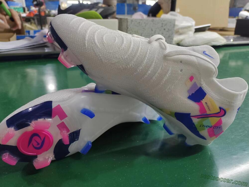 Nike Phantom Luna Elite NU FG Low-Tops Soccer Cleats - Beige/Blue/Yellow/Pink