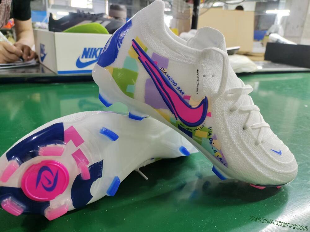 Nike Phantom Luna Elite NU FG Low-Tops Soccer Cleats - Beige/Blue/Yellow/Pink