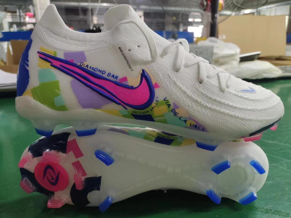 Nike Phantom Luna Elite NU FG Low-Tops Soccer Cleats - Beige/Blue/Yellow/Pink