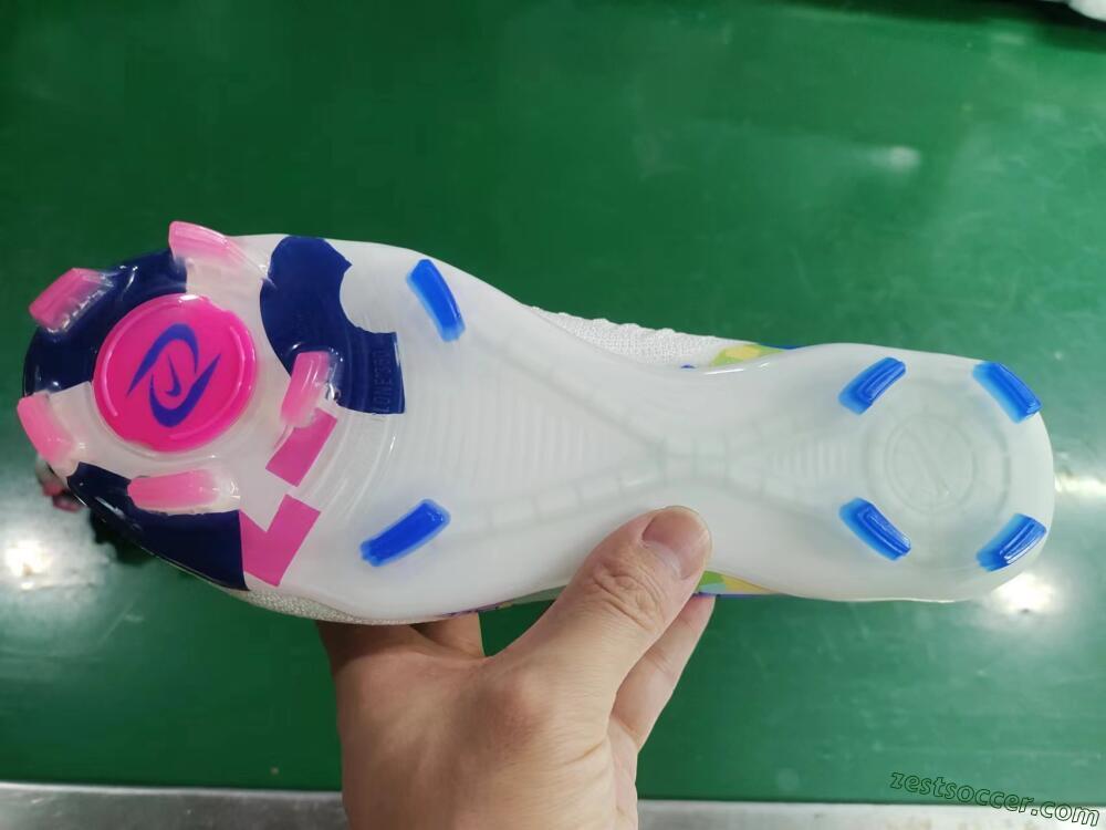 Nike Phantom Luna Elite NU FG Low-Tops Soccer Cleats - Beige/Blue/Yellow/Pink