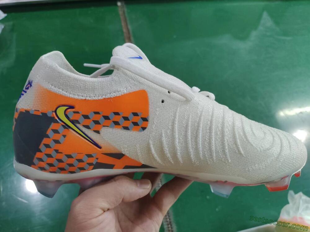 Nike Phantom Luna 2 Elite Olympics 2024 FG Low-Tops Soccer Cleats - White/Multicolor