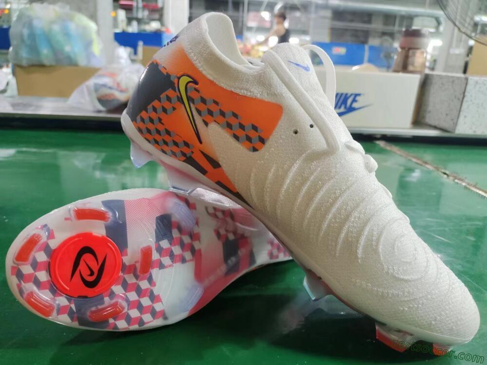 Nike Phantom Luna 2 Elite Olympics 2024 FG Low-Tops Soccer Cleats - White/Multicolor