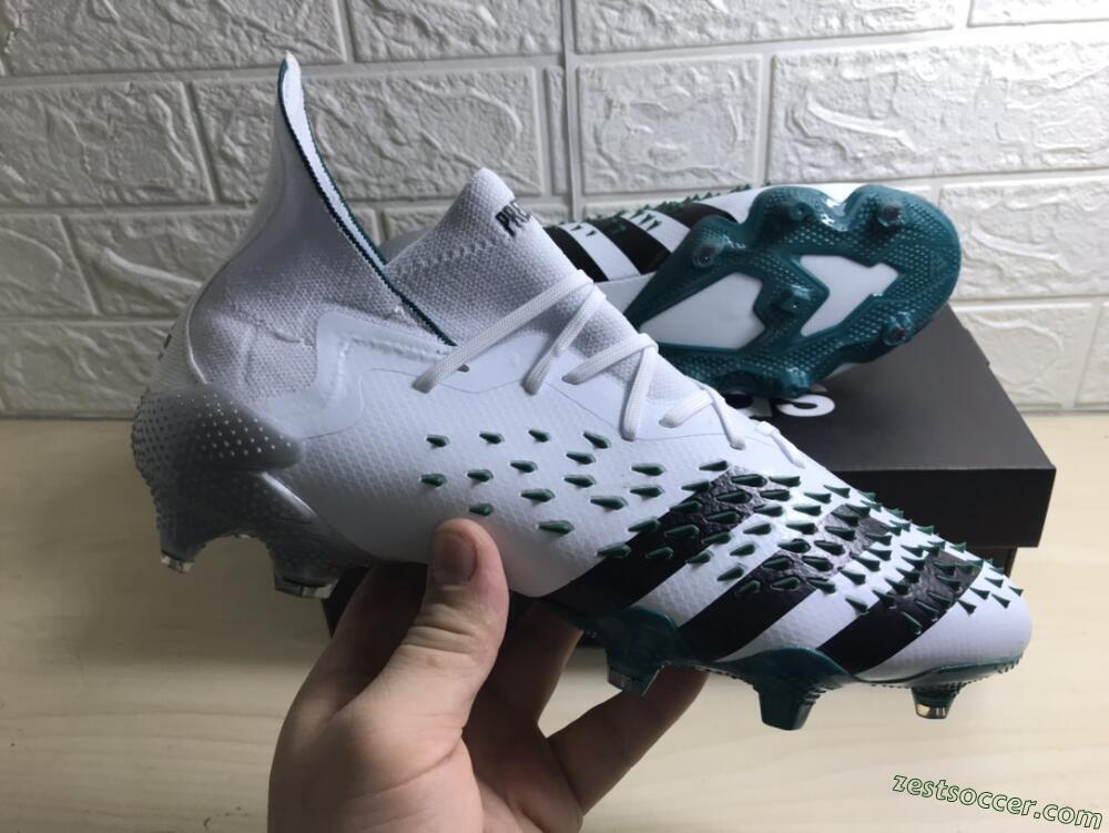 Adidas Predator Freak.1 FG Low-Tops Soccer Cleats - White/Green/Black