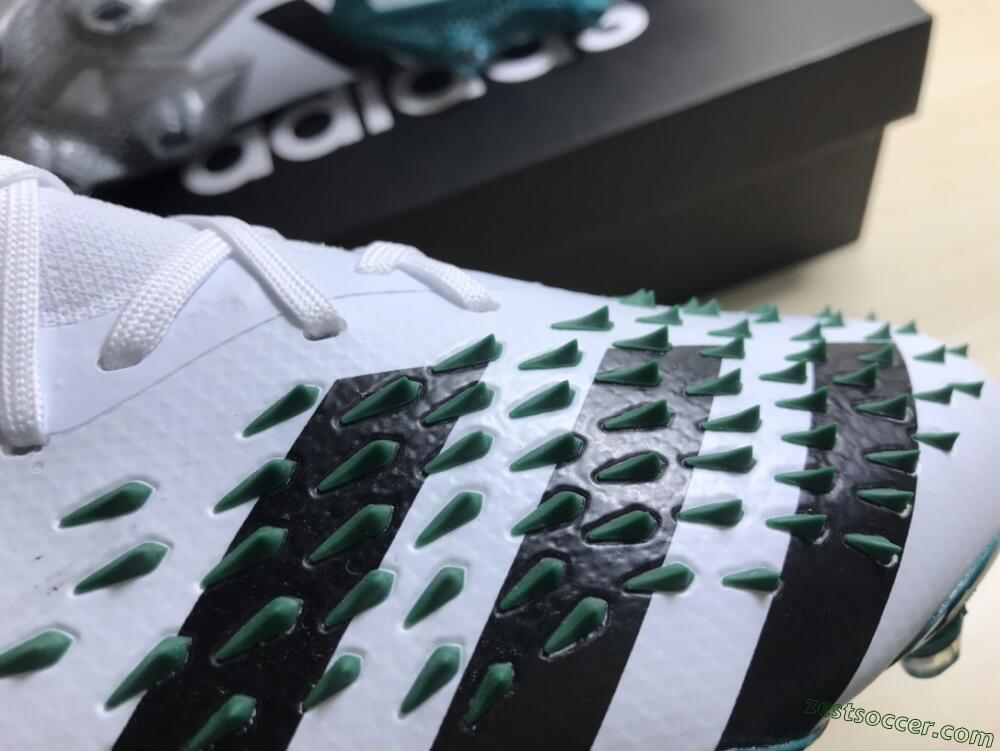 Adidas Predator Freak.1 FG Low-Tops Soccer Cleats - White/Green/Black