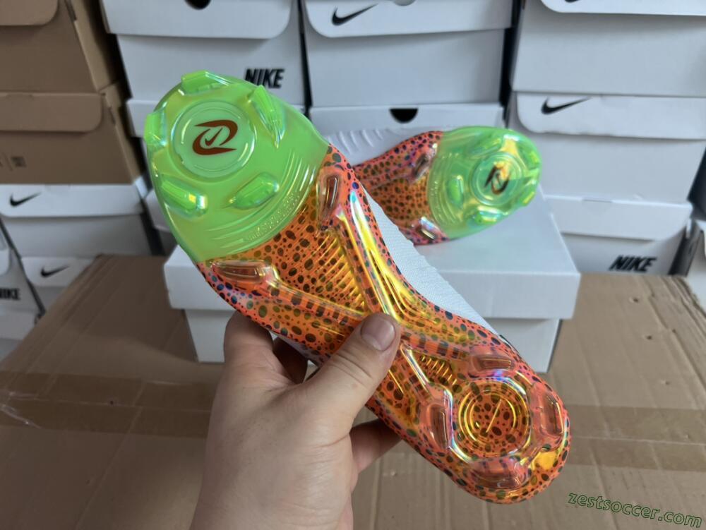 Nike Phantom Luna Elite NU FG High-Tops Soccer Cleats - White/Black/Orange