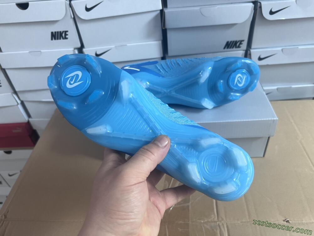 Nike Phantom Luna Elite NU FG Low-Tops Soccer Cleats - Light Blue/White