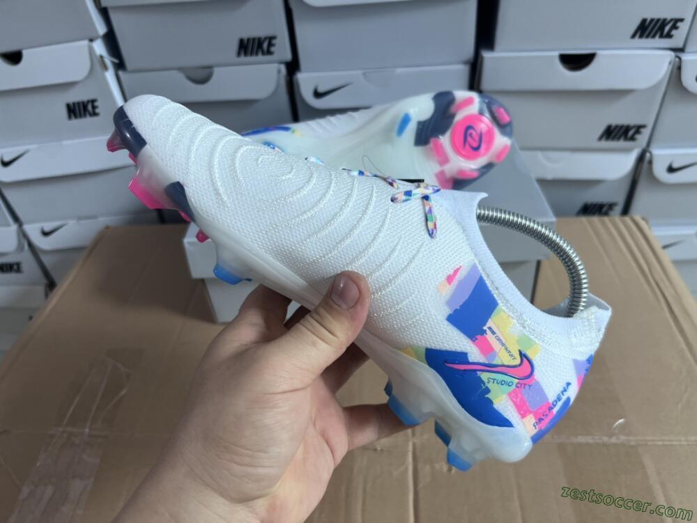 Nike Phantom Luna Elite NU FG Low-Tops Soccer Cleats - Beige/Blue/Yellow/Pink