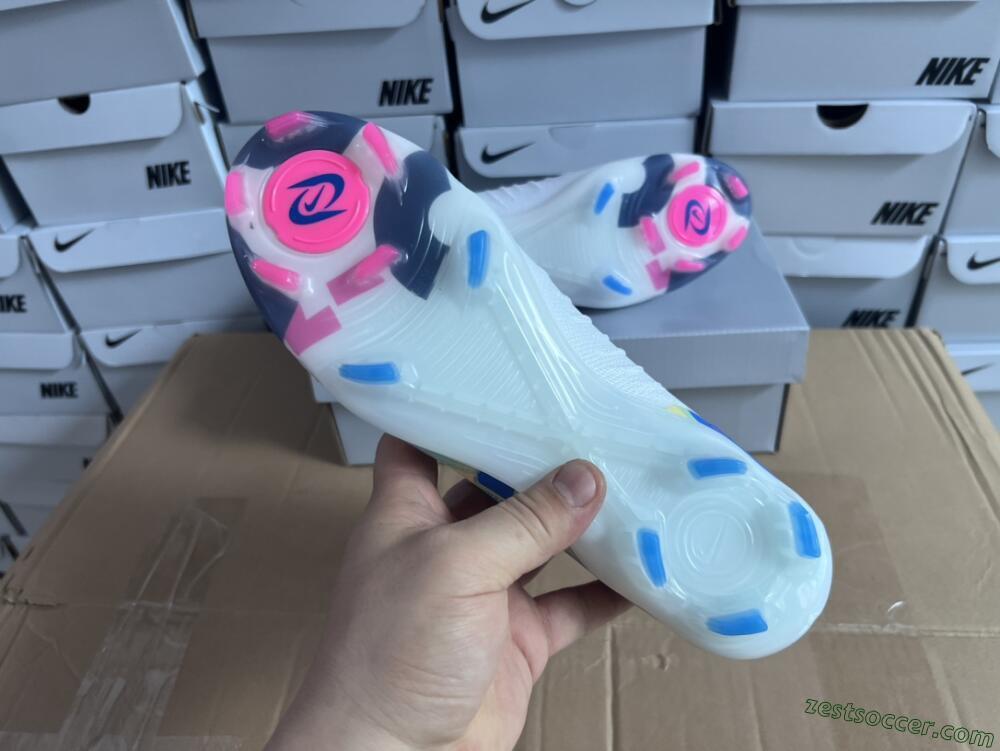 Nike Phantom Luna Elite NU FG Low-Tops Soccer Cleats - Beige/Blue/Yellow/Pink