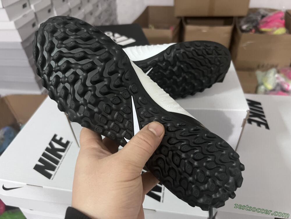 Nike Phantom Luna Elite NU FG High-Tops Soccer Cleats - White/Black/Gold