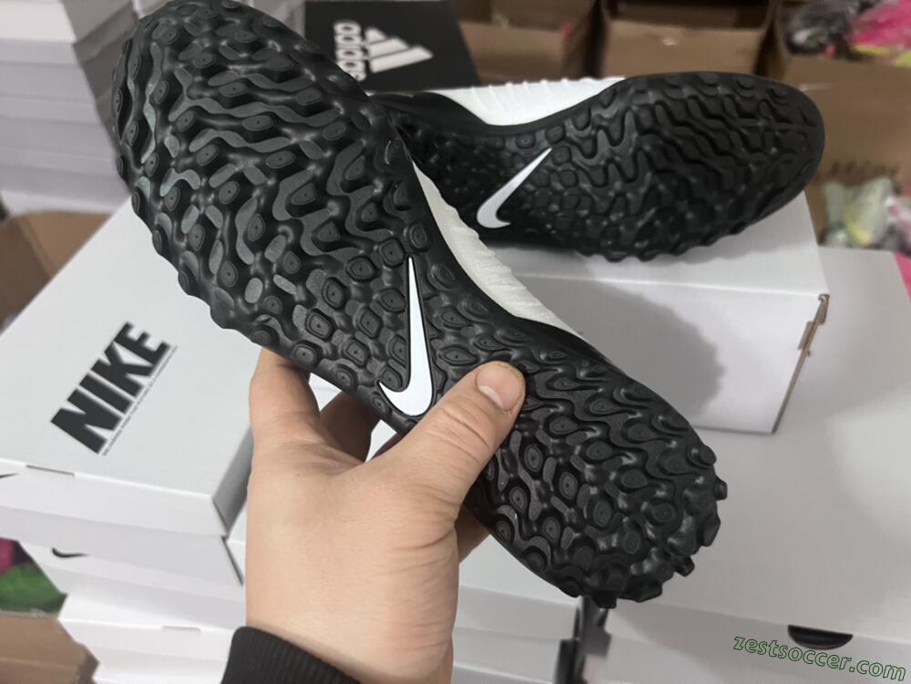 Nike Phantom Luna Elite NU FG Low-Tops Soccer Cleats - White/Black/Gold