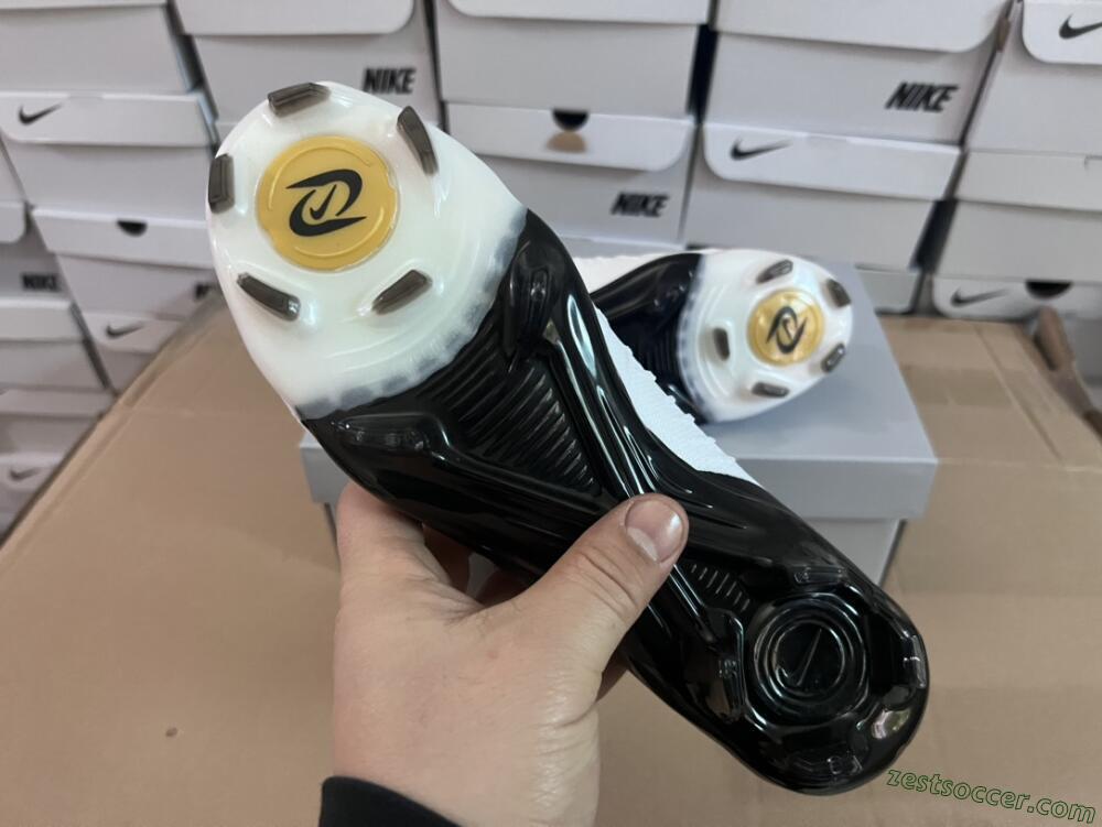 Nike Phantom Luna Elite Low FG Low-Tops Soccer Cleats - White/Black/Gold