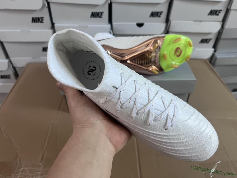 Nike Phantom Luna Elite NU FG High-Tops Soccer Cleats - White/Gold/Black