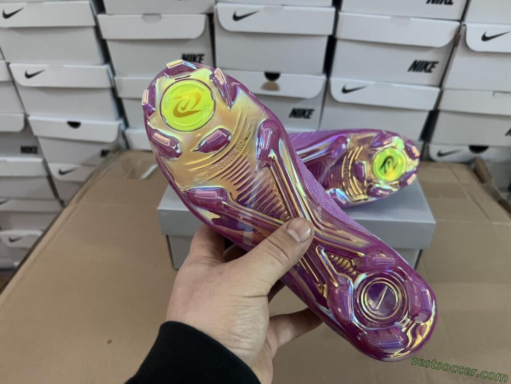 Nike Phantom Luna Elite SE NU FG High-Tops Soccer Cleats - Fuchsia Dream/Barely Grape
