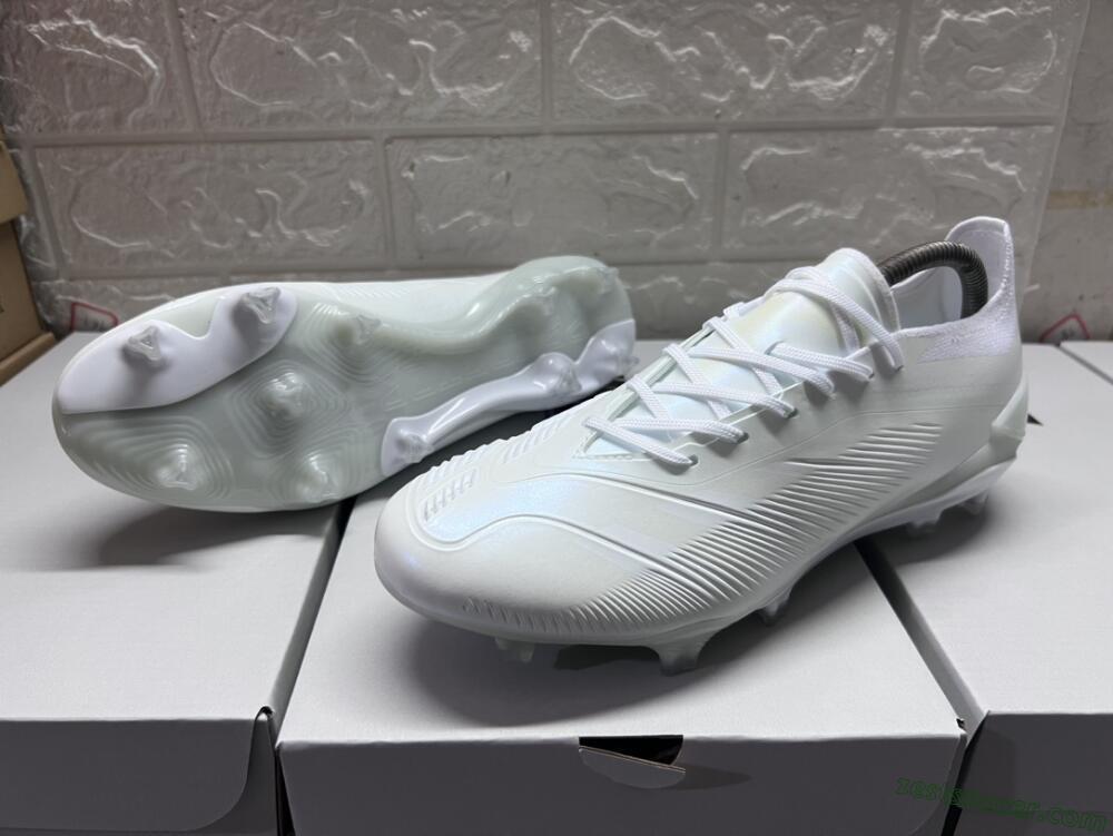 Adidas Predator Accuracy.1 FG Low-Tops Soccer Cleats - White/Beige