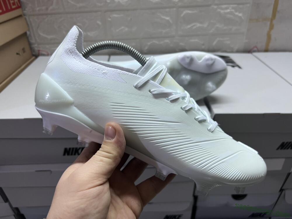 Adidas Predator Accuracy.1 FG Low-Tops Soccer Cleats - White/Beige