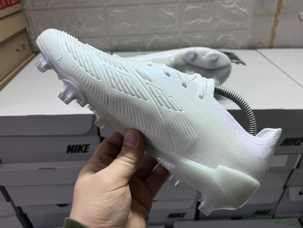 Adidas Predator Accuracy.1 FG Low-Tops Soccer Cleats - White/Beige