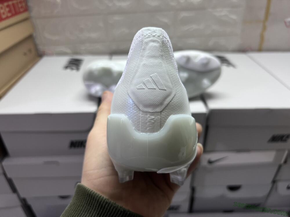 Adidas Predator Accuracy.1 FG Low-Tops Soccer Cleats - White/Beige
