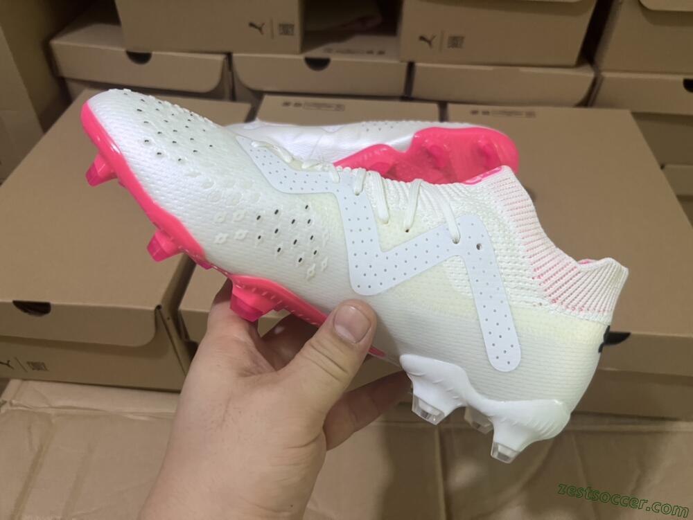 Puma Future Ultimate FG Low-Tops Soccer Cleats - White/Pink/Black