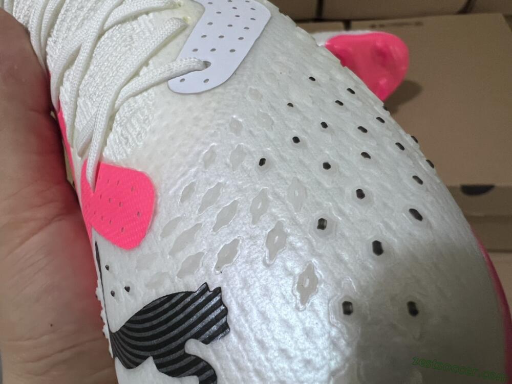 Puma Future Ultimate FG Low-Tops Soccer Cleats - White/Pink/Black