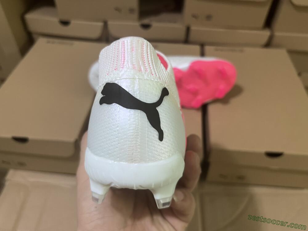 Puma Future Ultimate FG Low-Tops Soccer Cleats - White/Pink/Black
