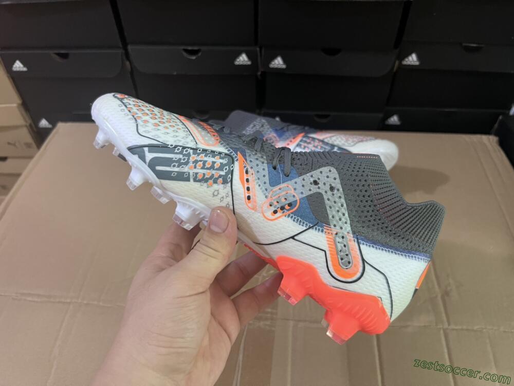 Puma Future Ultimate FG Low-Tops Soccer Cleats - White/Silver/Black
