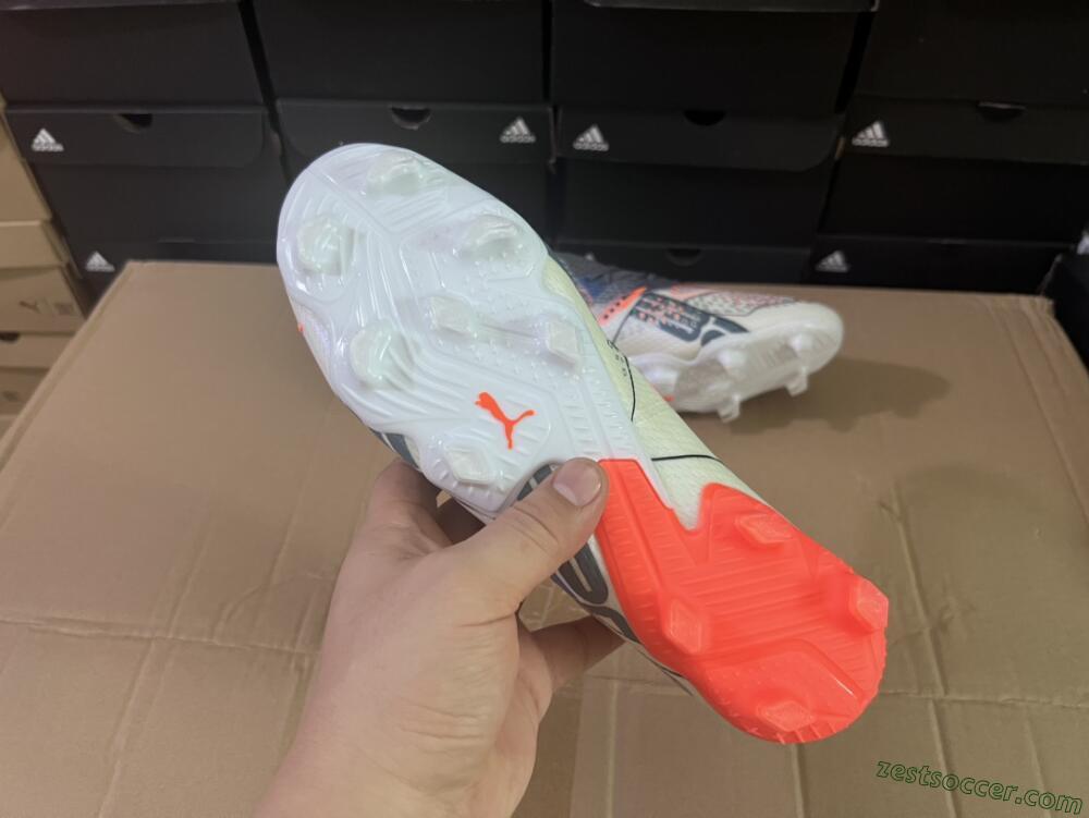 Puma Future Ultimate FG Low-Tops Soccer Cleats - White/Silver/Black