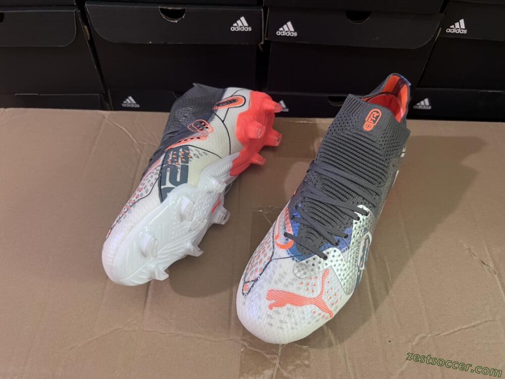 Puma Future Ultimate FG Low-Tops Soccer Cleats - White/Silver/Black