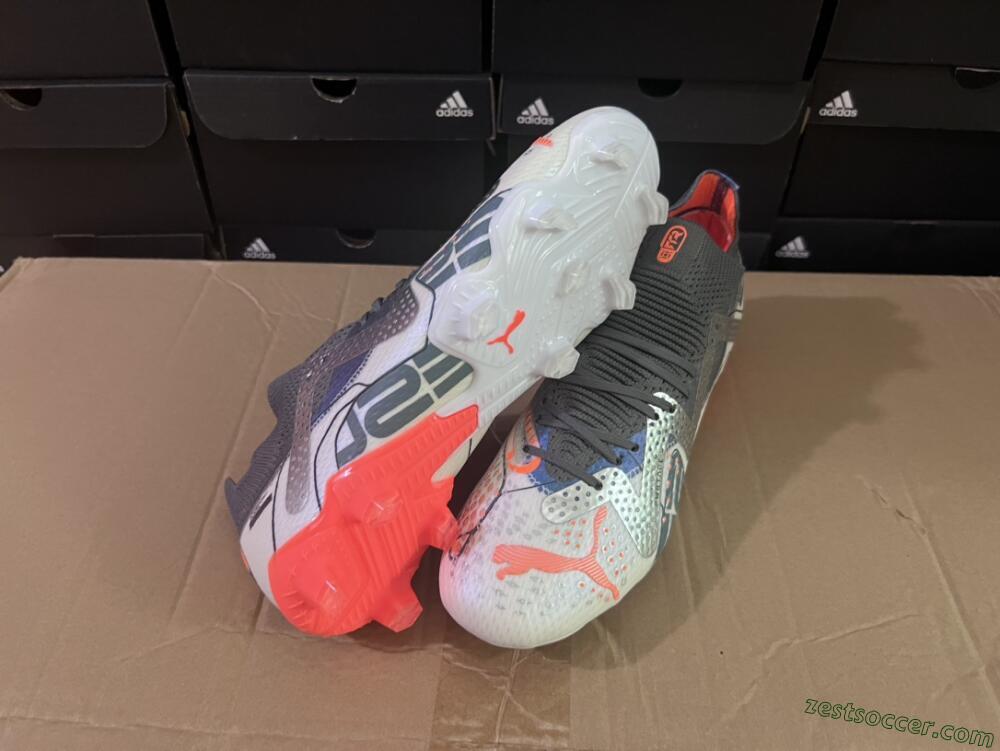 Puma Future Ultimate FG Low-Tops Soccer Cleats - White/Silver/Black