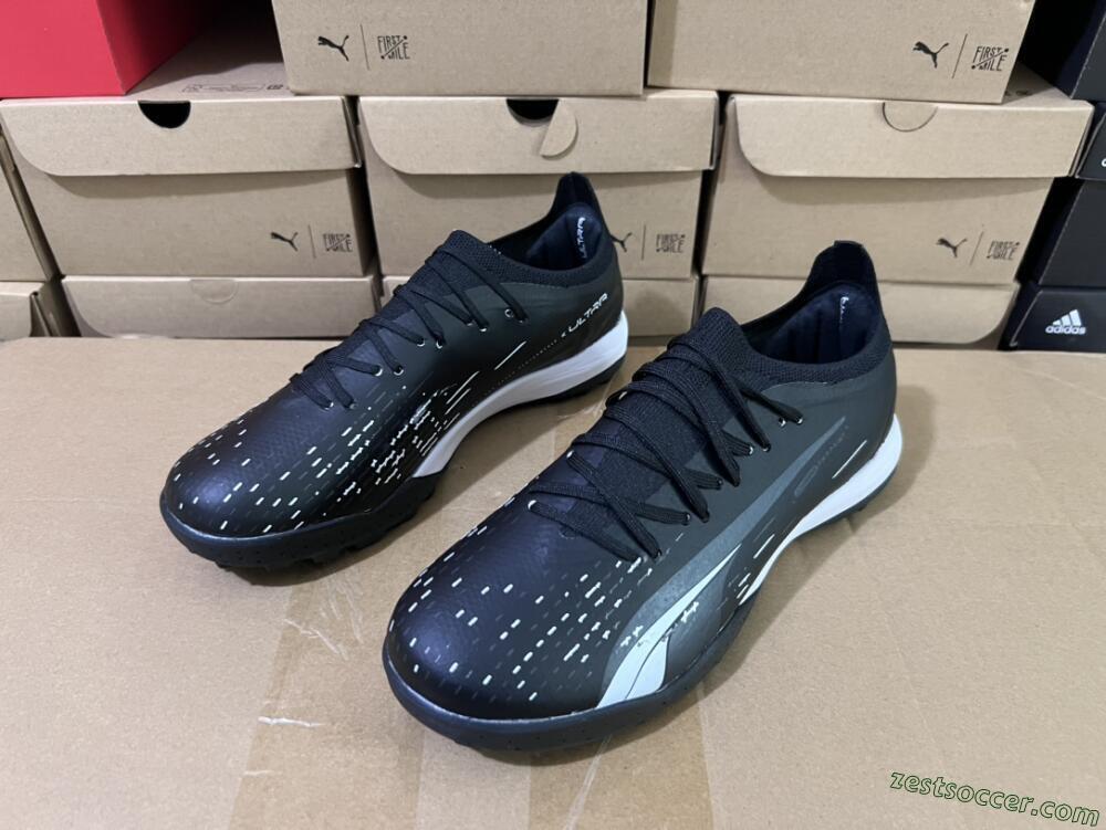 Puma Ultra Ultimate TF Low-Tops Soccer Shoes - Black/White