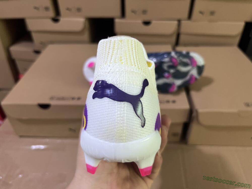 Puma Future Ultimate FG Low-Tops Soccer Cleats - White/Rainbow