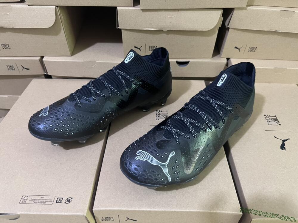 Puma Future Ultimate FG Low-Tops Soccer Cleats - Black/White