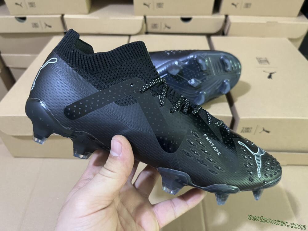 Puma Future Ultimate FG Low-Tops Soccer Cleats - Black/White