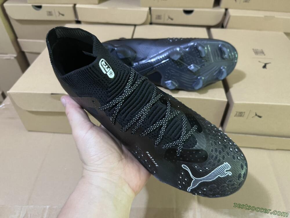 Puma Future Ultimate FG Low-Tops Soccer Cleats - Black/White
